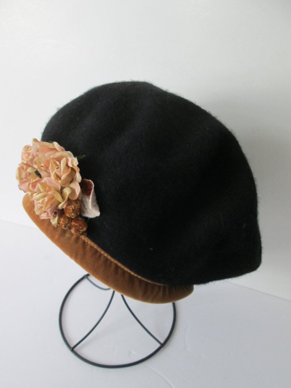 Hopeless Romantic Beret Hat Women's OS One Size Black Rose Cluster Velvet NWT